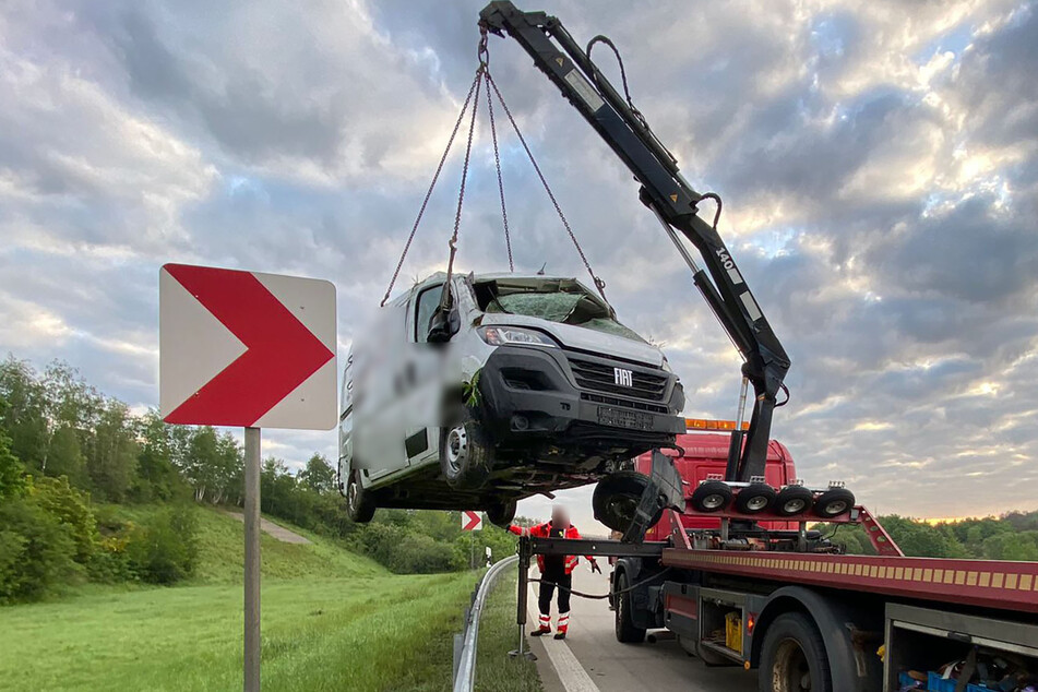Der Fiat-Kleintransporter wurde am frühen Donnerstagmorgen von der A4 bei Chemnitz geborgen.