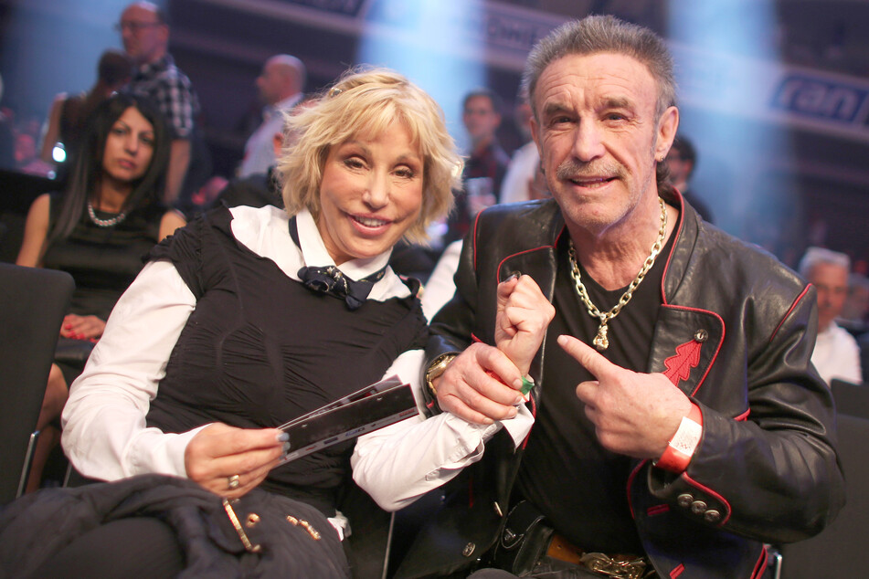 Maria (64) und René Weller (67) 2015 in Frankfurt am Main am Rande eines Boxkampfes.