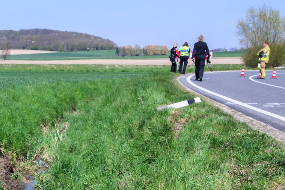 Die Leiche ist von Zeugen in einem Straßengraben entdeckt worden. (Symbolfoto)