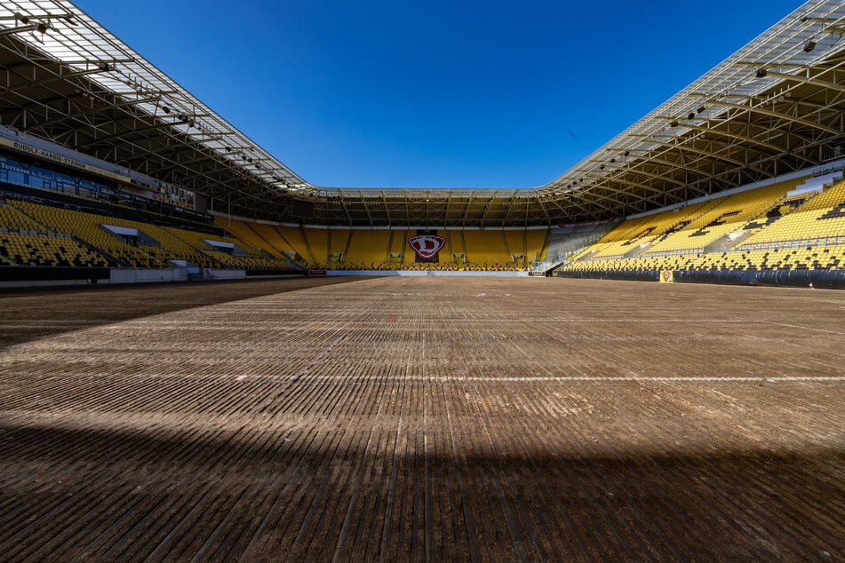 So sieht es derzeit im Rudolf-Harbig-Stadion aus. Nach all den Konzerten ist der Rasen braun.