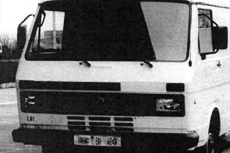Vermutlich ist sie in einen weißen VW-Bus gestiegen.
