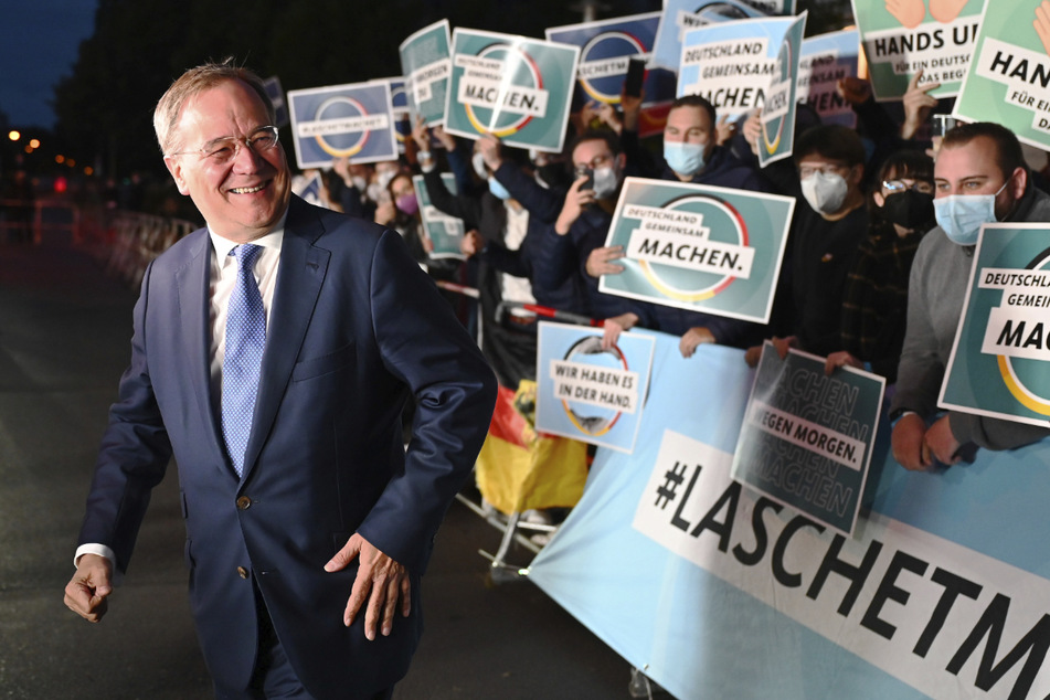 Parteianhänger begrüßten Armin Laschet vor dem Triell.