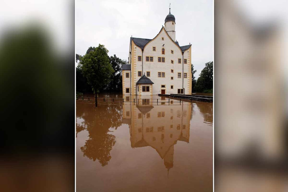 Im Jahr 2010 war der Innenhof des Wasserschlosses vom Hochwasser überflutet.