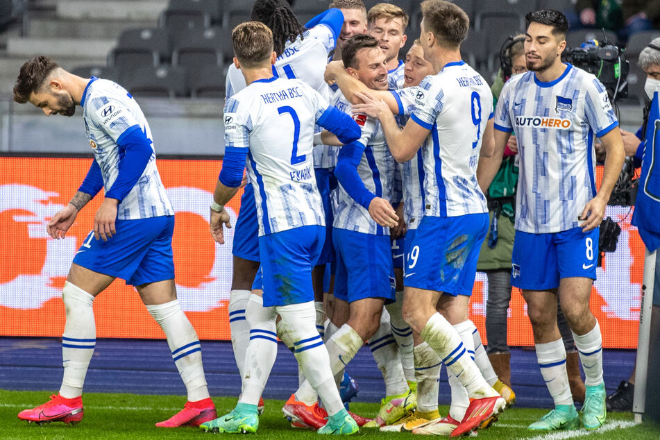Die Erlösung. Die Hertha-Stars jubeln über das 1:0.