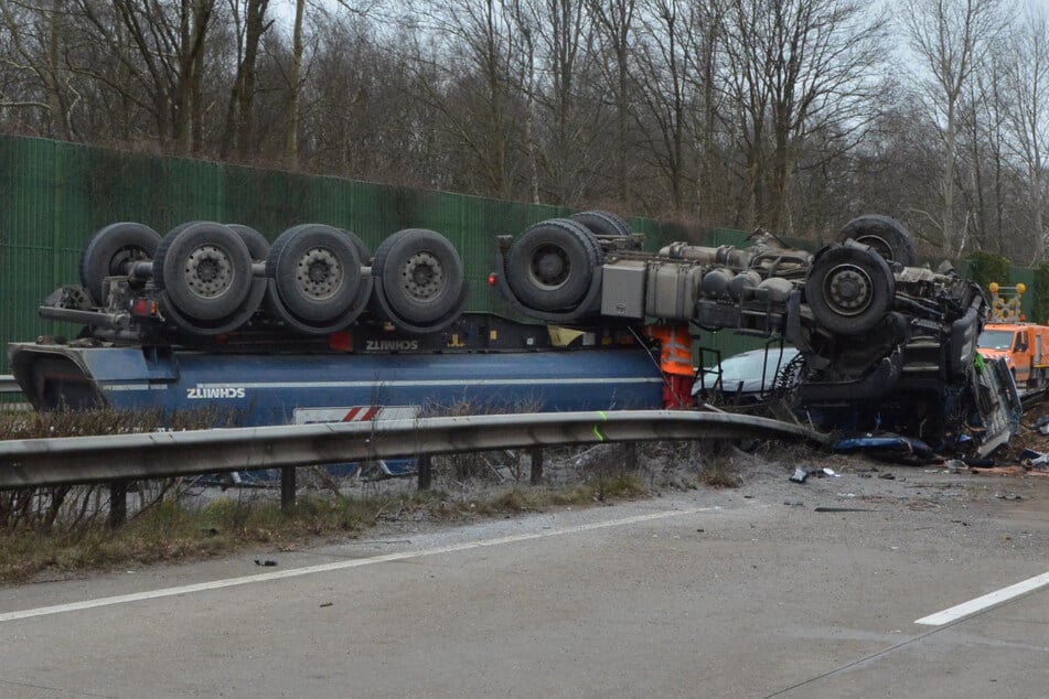 Auf der A27 bei Bremerhaven hat sich am heutigen Freitag ein Lkw überschlagen.