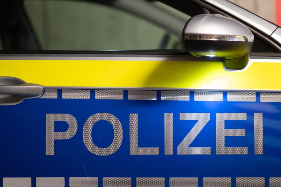 Die Polizei fand einen schwer verletzten Mann in einem Wedeler Treppenhaus. Kurz darauf war er tot. (Symbolbild)