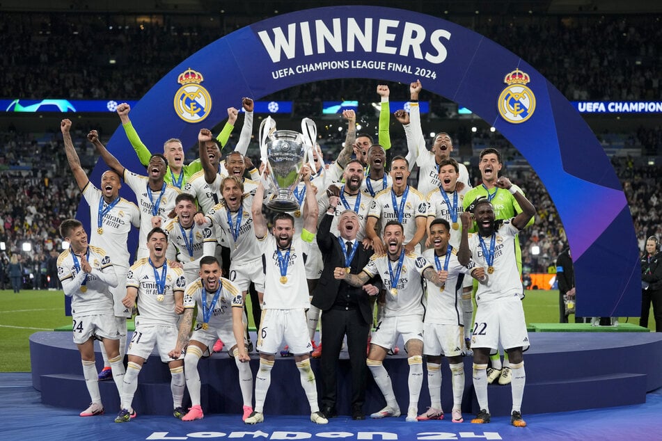 Real Madrid streckt nach der Champions-League-Saison 2023/24 mal wieder den Henkelpott in die Höhe.