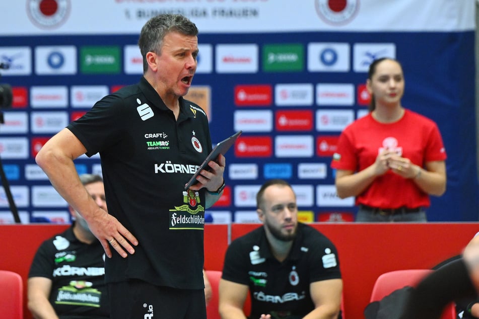 Wochenlang konnte Fijok (22, hier im Hintergrund) nur zusehen.