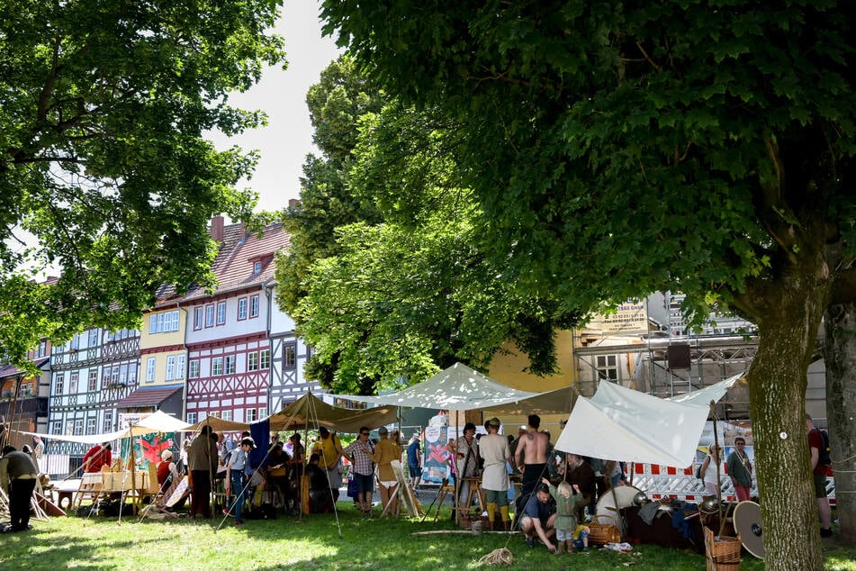 Beim Thüringen Grammy 2026 können sich Musikerinnen und Musiker aus Thüringen bewerben und mit ihrem eigenen Song den Sprung ins Finale und auf die Bühne des Krämerbrückenfestes schaffen. (Symbolbild)