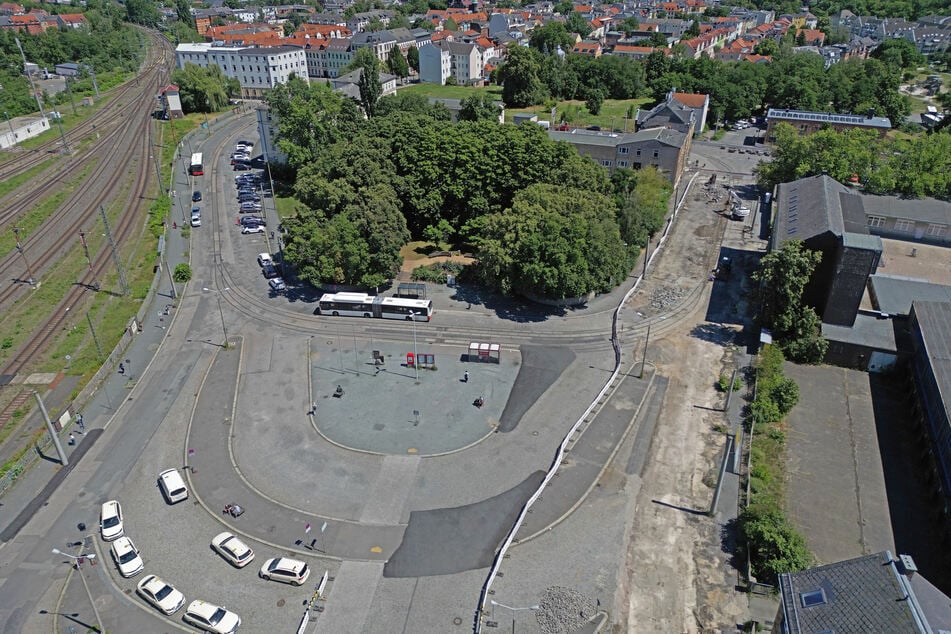 Noch wirkt Zwickaus "Eingangstor" wie eine große Verkehrsfläche mit viel Asphalt. Der Bahnhofsvorplatz soll eine moderne Schnittstelle werden.