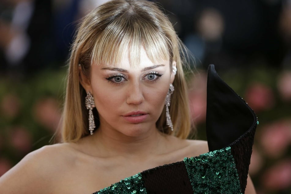 Miley Cyrus allegedly had an encounter of the third kind.