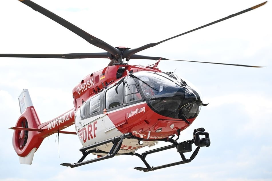 Ein Rettungshubschrauber kümmerte sich um die Verletzten. (Symbolfoto)