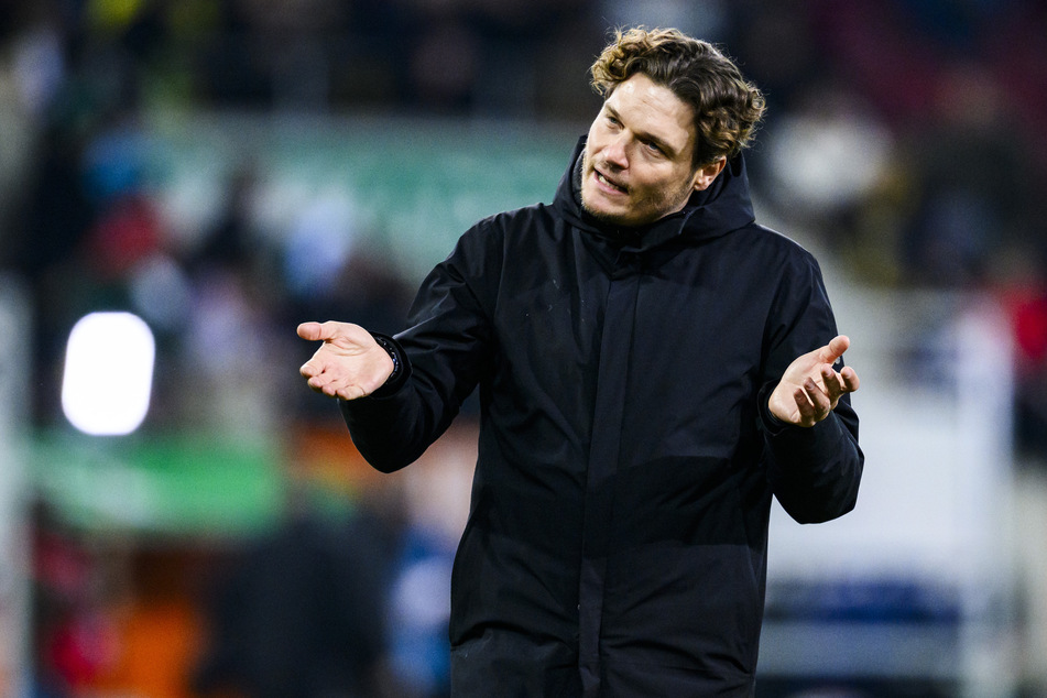 Die Verzweiflung gegen Augsburg war Borussia Dortmunds Trainer Edin Terzić (41) anzusehen.
