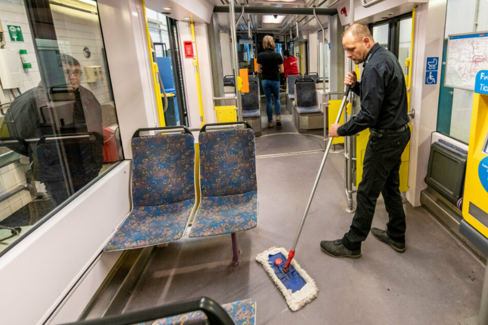 Chemnitz: Wie putzt man eine Bahn in Corona-Zeiten?
