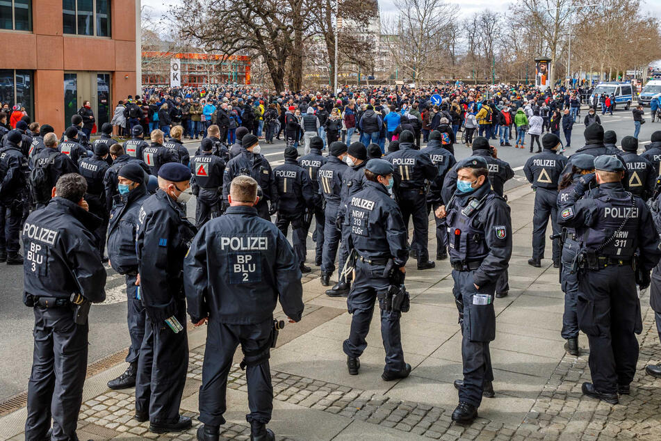 Trotz Demo-Verbots zogen am vergangenen Samstag mehr als 1000 "Querdenker" durch Dresden.