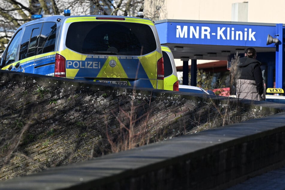 Tatort Uni-Klinikum Düsseldorf: Die Polizei stoppte den Messer-Mann mit einem gezielten Schuss ins Bein.