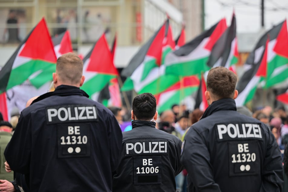 Die Berliner Polizei wollte wegen Sicherheitsbedenken zuerst nur eine Kundgebung erlauben.