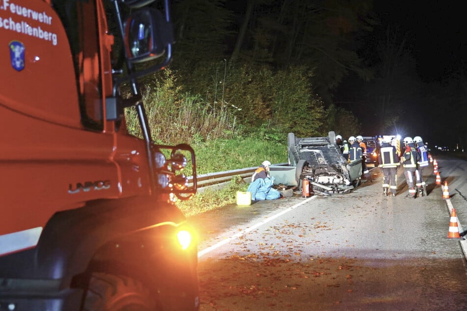 Warum die Frau von der Fahrbahn abkam, war zunächst unklar.