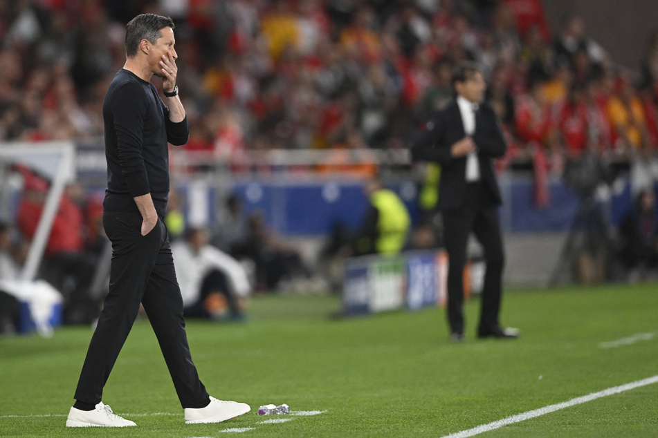 Der deutsche Benfica-Coach Roger Schmidt musste mit seiner Mannschaft eine Pleite im Viertelfinal-Hinspiel hinnehmen.