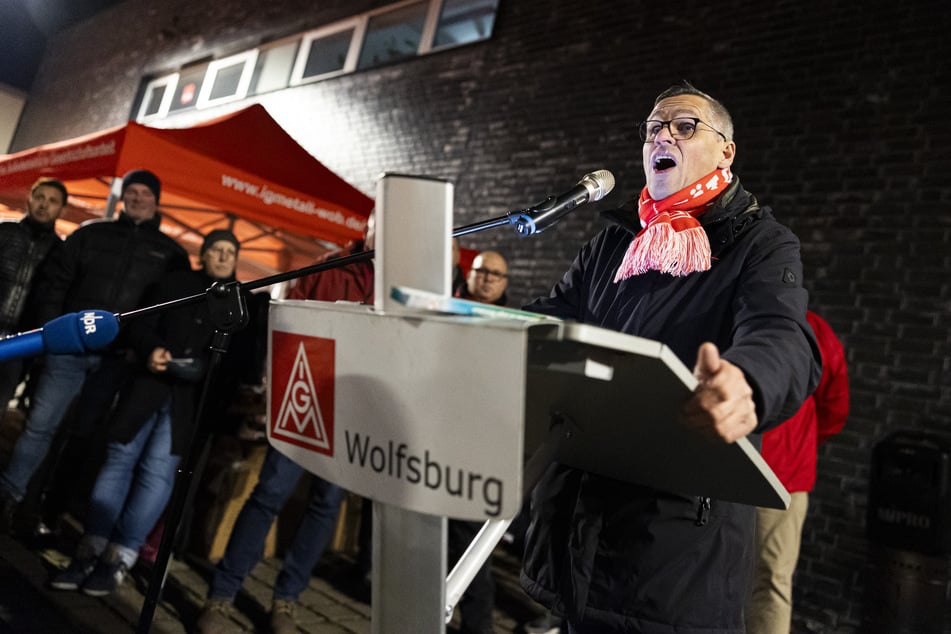 IG Metall macht Ernst: Flächendeckende Warnstreiks bei VW!