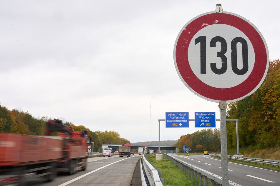 In vielen europäischen Ländern gibt es schon ein Tempolimit von 130 km/h, zum Beispiel in Österreich, Frankreich und Italien.