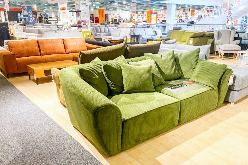 Bei Möbel Kraft gibt's das neue Traumsofa gerade bis zu 60 Prozent reduziert!