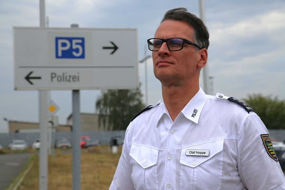 Polizeisprecher Olaf Hoppe ist seit den frühen Morgenstunden vor Ort.
