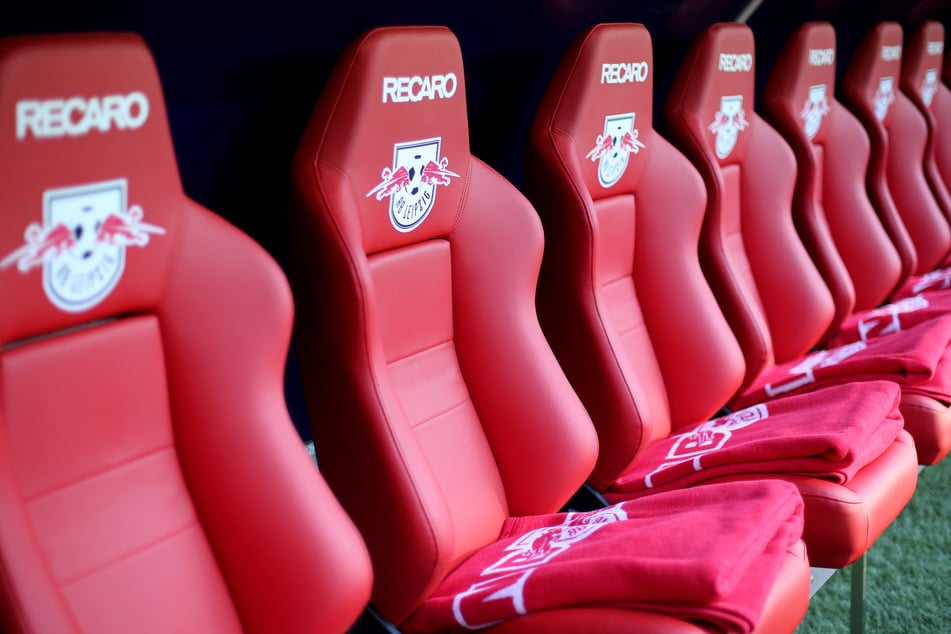 Sogar auf der Ersatzbank von Fußball-Bundesligist RB Leipzig war seinerzeit ein Recaro-Sponsoring zu sehen. (Archivbild)