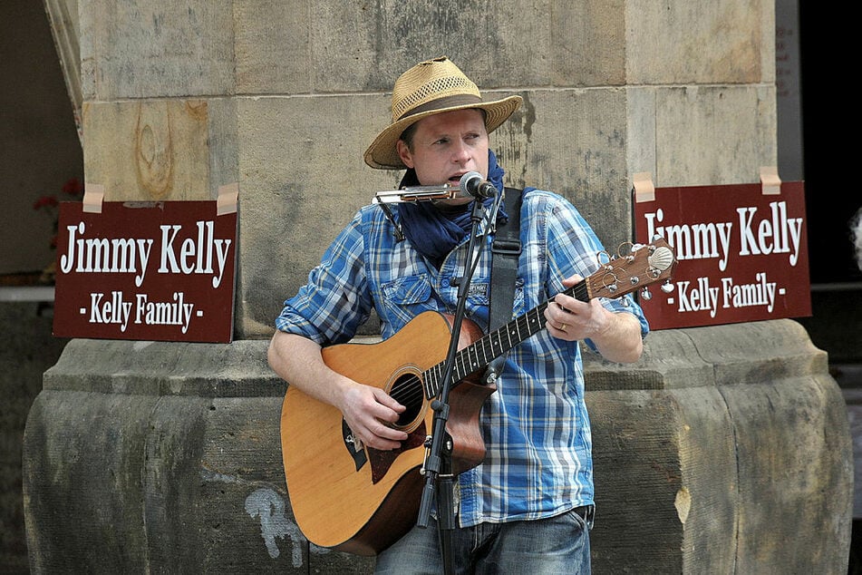 Nach dem Zerfall der Kelly Family verdiente Jimmy sein Geld als Straßenmusiker wie etwa hier auf dem Stadtfest Chemnitz im Jahr 2010. (Archivbild)