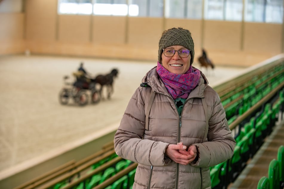 Kati Schöpke (45), Chefin des Landgestüts Moritzburg, während einer Trainingseinheit für die Hengstpräsentation am Wochenende.