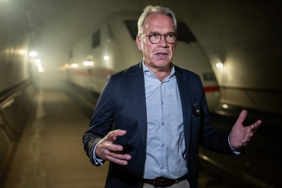 Thüringens Innenminister Georg Maier (59, SPD) wollte sich vor Ort ein Bild von der Übung machen und bekam die Probleme live mit.