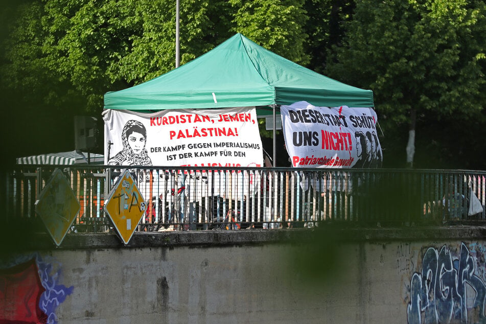15 Uhr startete die Veranstaltung unter anderem auf der Sachsenbrücke.