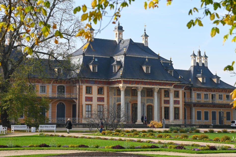 Im Schlosspark geht es auf Spurensuche.
