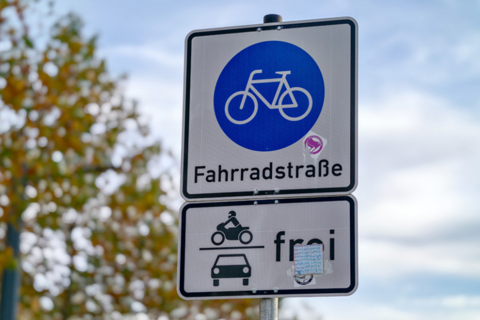 Schild der Zukunft? Chemnitz prüft weitere Fahrradstraßen, Ergebnisse lassen auf sich warten.