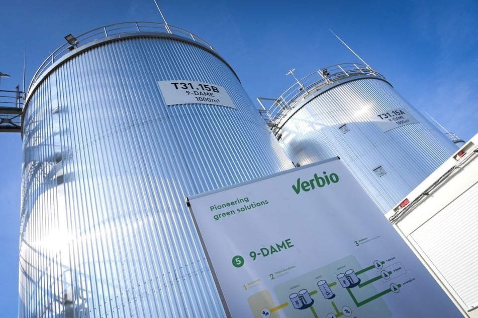 In der Anlage können nach Unternehmensangaben jährlich bis zu 60.000 Tonnen biobasierter Chemikalien produziert werden.