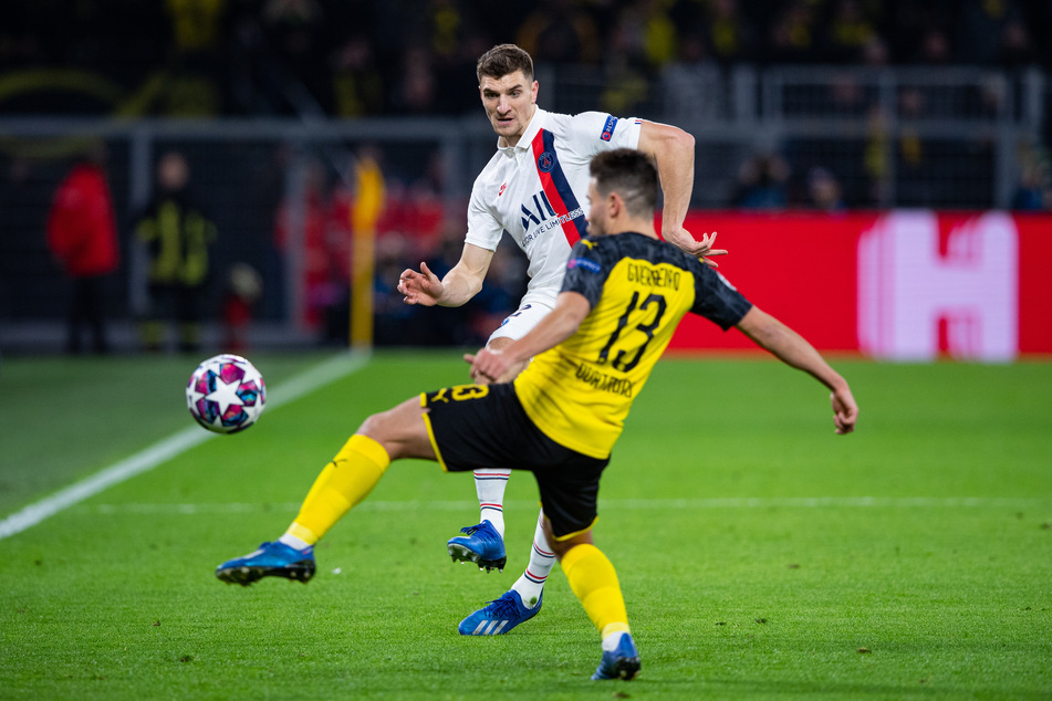Bis jetzt spielte der Rechtsverteidiger noch nie für, sondern immer nur gegen Dortmund. Wie hier im Achtelfinal-Hinspiel der Champions League im Februar 2020, das der BVB mit 2:1 gewann. (Archivbild)