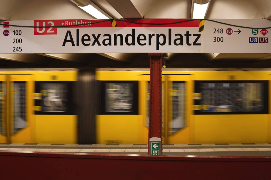 Die U-Bahnlinie 8 wird von Ende November bis Mitte Dezember 2023 nicht zwischen den Bahnhöfen Osloer Straße und Alexanderplatz verkehren. (Symbolfoto)