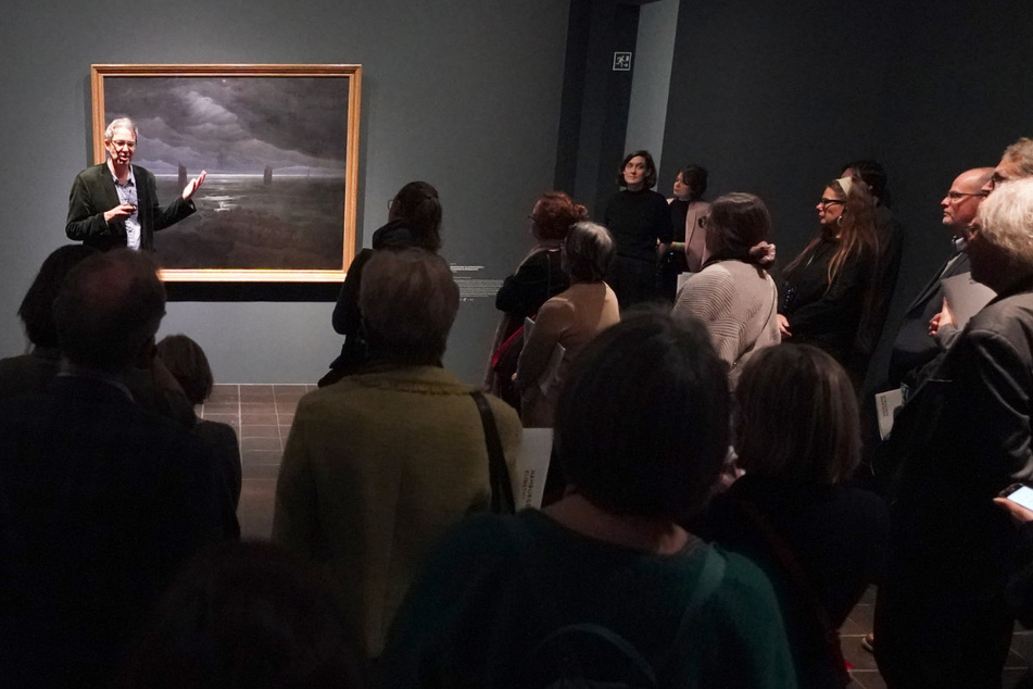Das Werk "Meeresufer im Mondschein" von Caspar David Friedrich ist eines der rund 60 Gemälde, die von Freitag an zu sehen sind.