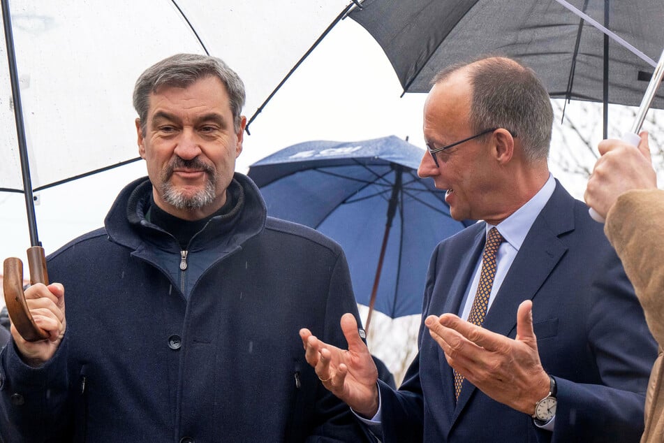 Markus Söder (58, CSU, l.), Parteivorsitzender und Ministerpräsident von Bayern, und Friedrich Merz (69), Bundesvorsitzender der CDU und CDU-Kanzlerkandidat.