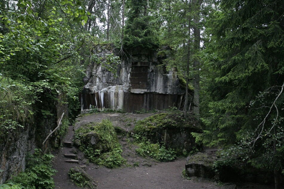 Die Wolfsschanze war der Tarnname für ein militärisches Lagezentrum des Führungsstabes der deutschen Wehrmacht und liegt mitten im dichten Wald Polens. (Archivbild)