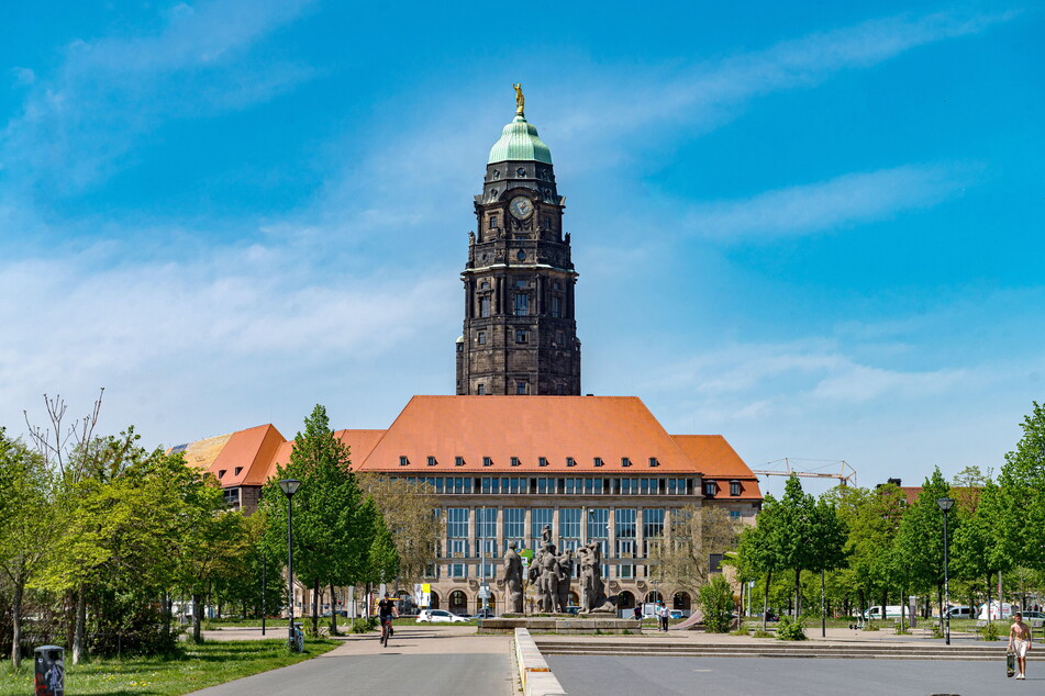 Das Dresdner Rathaus: Die Facebook-Seite von Sachsens Hauptstadt gefällt aktuell mehr als 27.500 Personen.