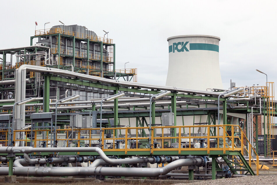 Die Großraffinerie in Schwedt. Hier und in Leuna (Sachsen-Anhalt) wurde bisher rund ein Drittel des in Deutschland benötigten Bitumens hergestellt. Wegen des Importstopps von russischem Erdöl ist damit jedoch Schluss.
