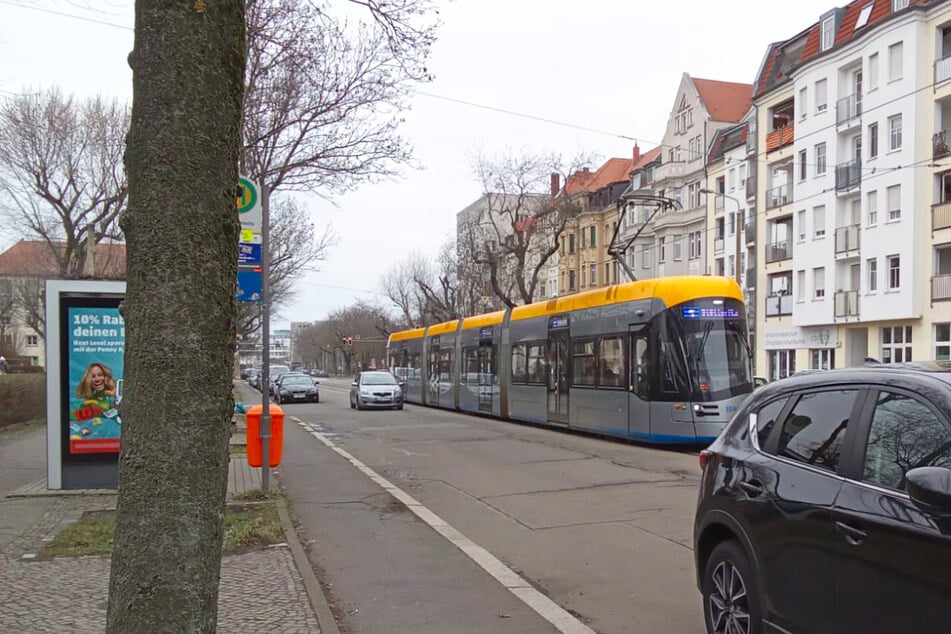 ... als auch in der Stötteritzer Straße fährt die Tramlinie 4 wieder ihre gewohnte Strecke.