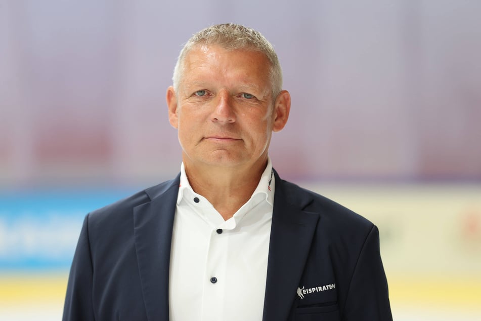 Eispiraten-Gesellschafter Ronny Bauer sprach im TAG24-Interview unter anderem über die Notwendigkeit eines neuen Stadions.
