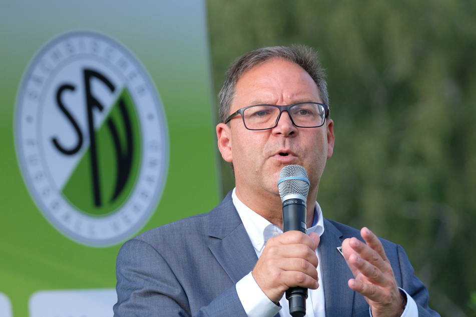 DFB-Vize Hermann (59), hier bei einem Termin des Sächsischen Fußball-Verbandes im Jahr 2018, forderte eine bessere Einbindung des Amateurfußballs in die Debatte um die Erneuerung der Nationalmannschaft.