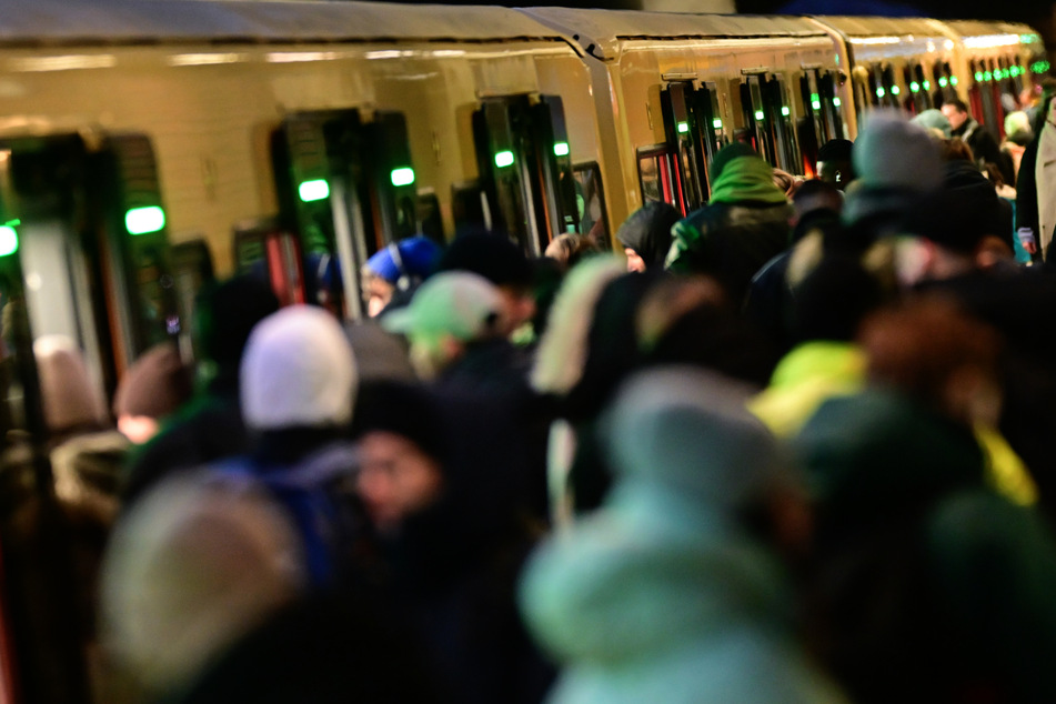 Pendler müssen auf die S-Bahn umsteigen.