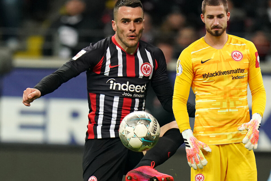 Fotomontage: Filip Kostic (27/l.) und Kevin Trapp (30) müssen die Fußballschuhe aus finanziellen Gründen vielleicht schon bald abseits der Eintracht schnüren.