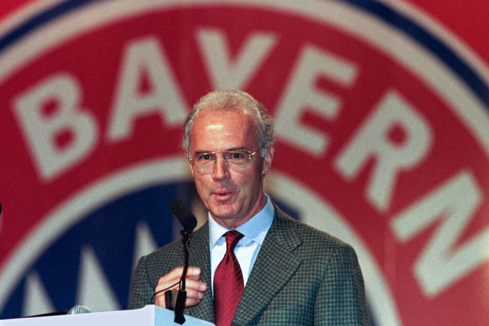 Franz Beckenbauer (†78) war dem FC Bayern ein Leben lang eng verbunden - das nutzte der TSV 1860 München zu einer Stichelei.