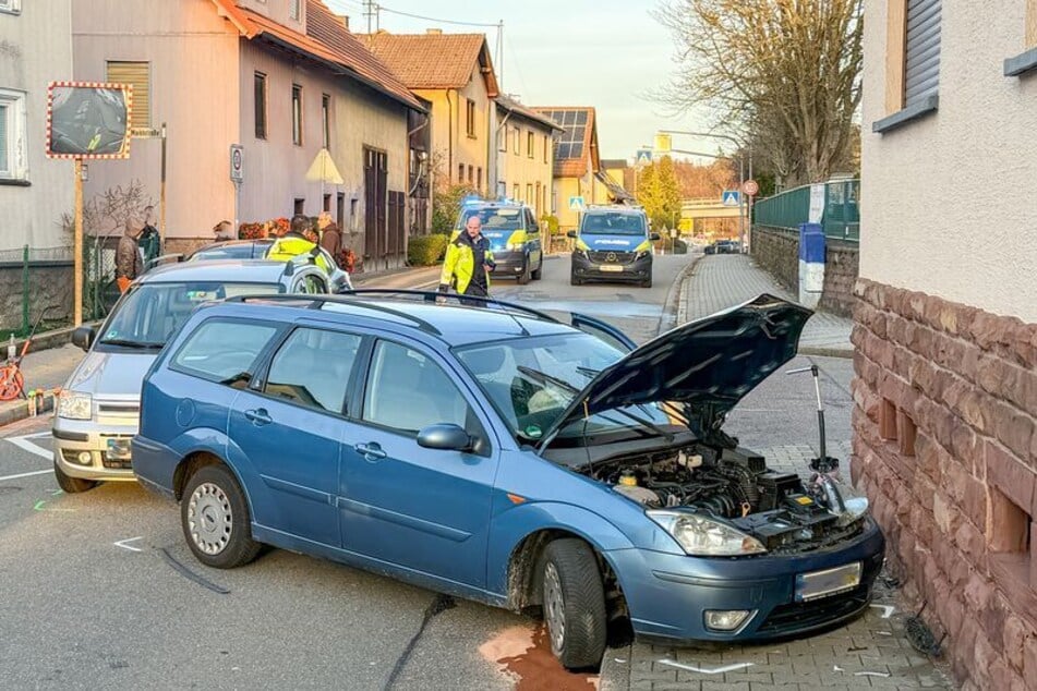 Die Polizei sperrte die betroffene Straße ab.