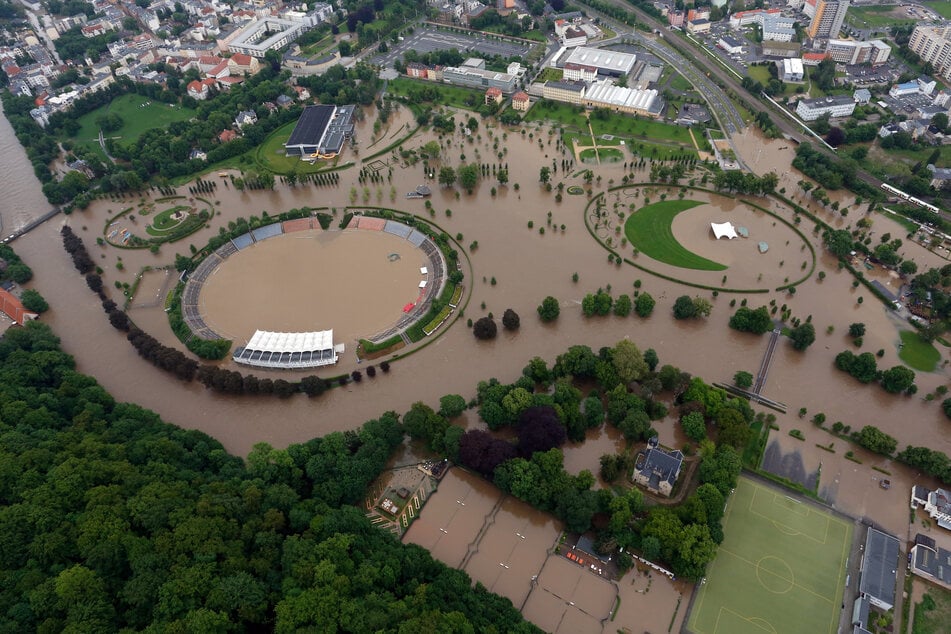 Eine Flutkatastrophe wie 2013 soll sich nicht wiederholen. Aus diesem Grund wird im Landkreis Greiz ein entsprechender Hochwasserschutz errichtet. (Archivbild)
